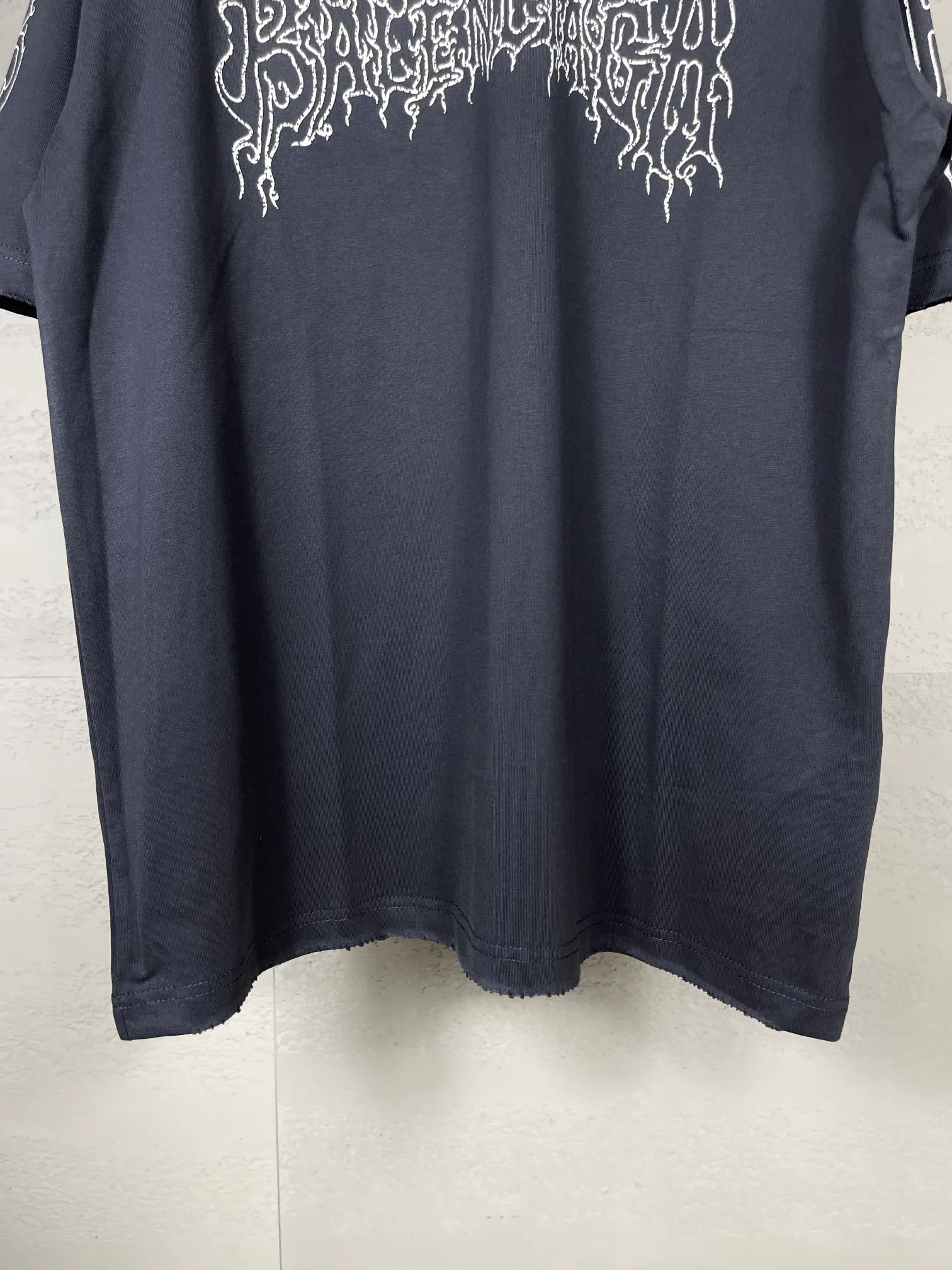【 . Quality】BALENCI*GA/ .2024New Arrival LOGO T 。 . Authentic ， ！ ZP 。 260 ， . ， ，。 。Classic LOGO ， ， 。 . ， ， ， OS . Same Style ：BL 233303 ：Black，White，Yellow， Size：XS L